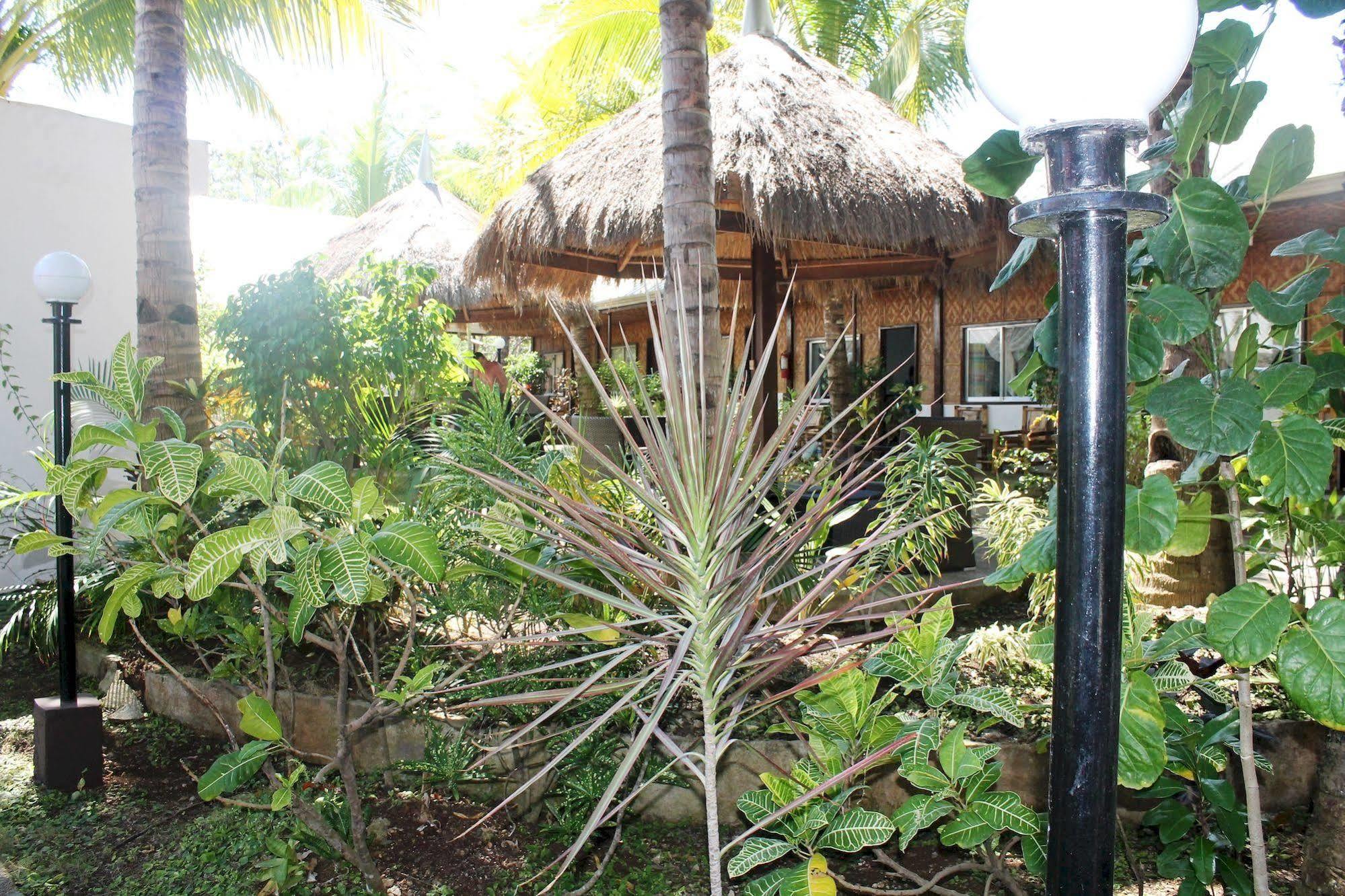 Paragayo Resort Tawala  Exteriör bild